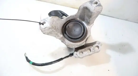 Engine mount vacuum valve