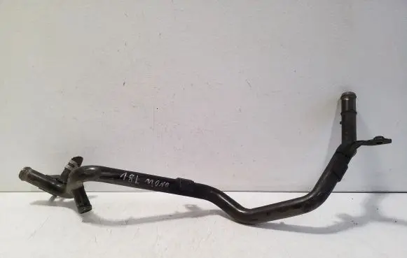 Volkswagen PASSAT B4 Engine coolant pipe/hose 037121065K