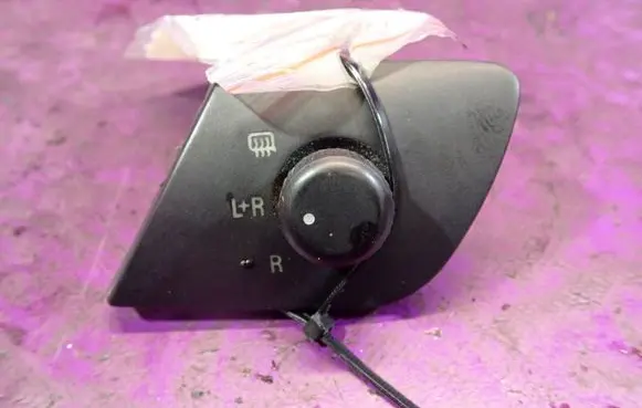 Wing mirror switch