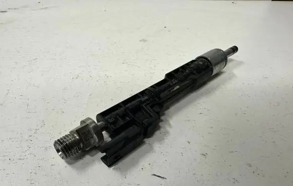 BMW 5 F10 F11 Fuel injector 13647639994 10213541