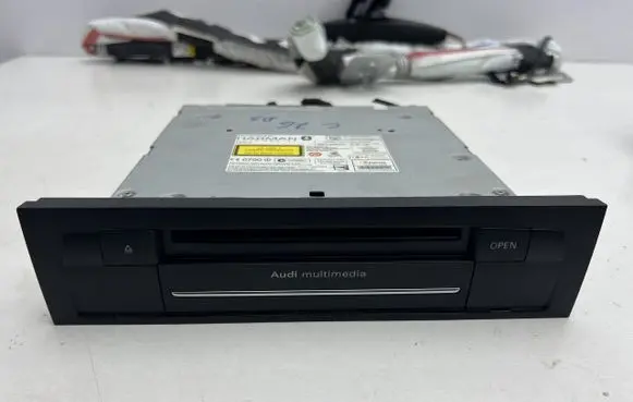 Audi Q2 - Navigation unit CD/DVD player 4L2035670E