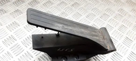 Mercedes-Benz E W212 Accelerator throttle pedal A4513000000
