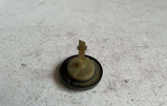 Audi A4 S4 B8 8K Power steering tank cap G002000