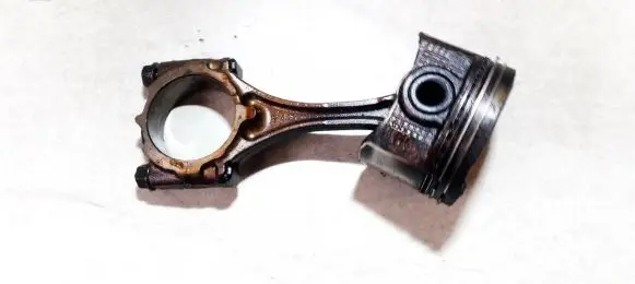 Lexus IS 200-300 Piston with connecting rod