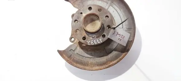 Rear wheel hub