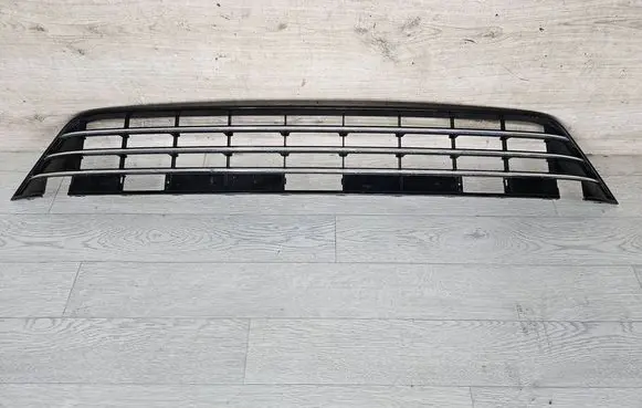Volkswagen Touareg II Front bumper lower grill 7P6853677F