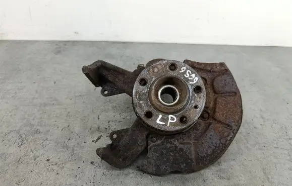Audi A3 S3 8L Front wheel hub spindle knuckle 