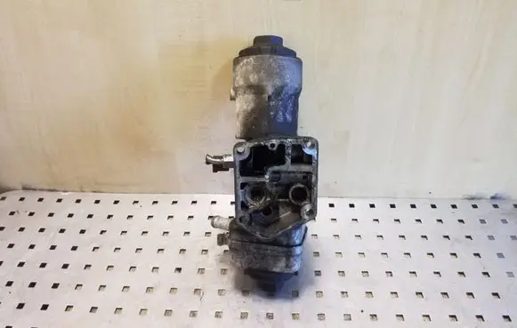 Oil filter mounting bracket