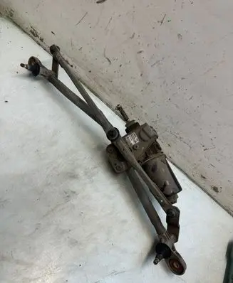 Mazda 3 I Front wiper linkage and motor BN8V6737XA