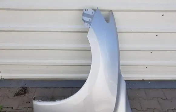 Nissan Pulsar Fender