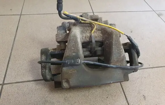 Front brake caliper