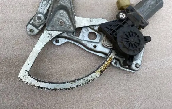 Mercedes-Benz E W210 Front door window regulator motor 0130821708
