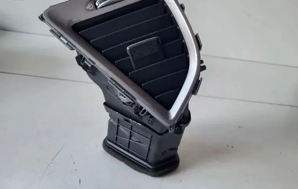 Hyundai Santa Fe Dashboard side air vent grill/cover trim 974052W000