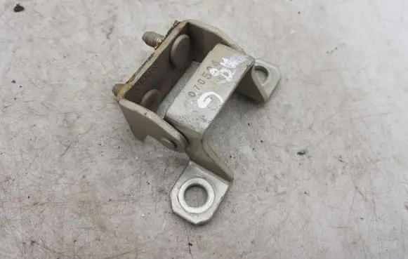 Chevrolet Captiva Front door upper hinge 070504 01RH