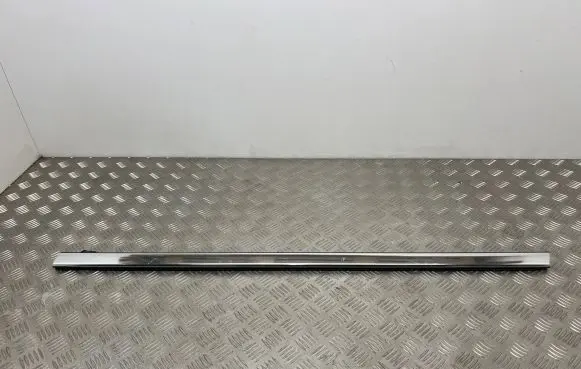 Citroen DS4 Front door glass trim molding 9687378977