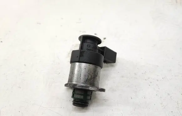 BMW 3 E90 E91 Fuel pressure regulator 028400798