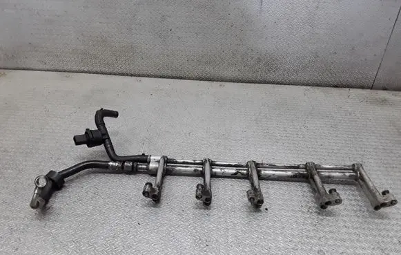 Volkswagen Phaeton Fuel main line pipe