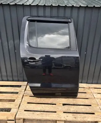 Volkswagen Amarok Rear door