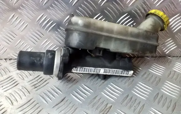 Chrysler Voyager Master brake cylinder P04721154AB