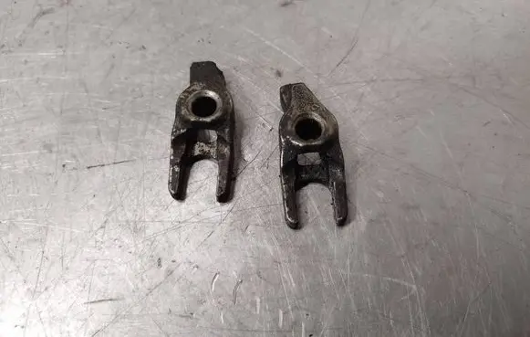 Peugeot 3008 I Fuel Injector clamp holder