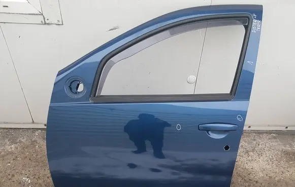 Dacia Duster Front door 