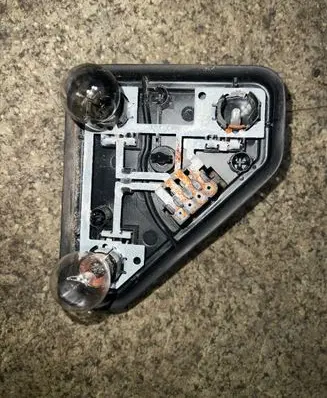 BMW 5 E39 Tail light bulb cover holder 8371325