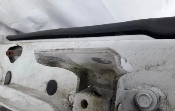 Hyundai Pony Rear door lower hinge