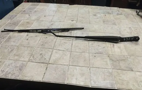 Volkswagen Golf IV Windshield/front glass wiper blade 1J1955409A