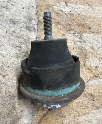Citroen Berlingo Engine mount bracket