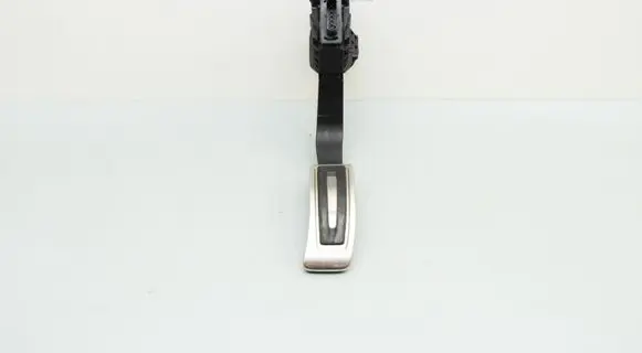 Accelerator throttle pedal