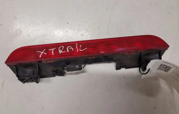 Nissan X-Trail T30 Third/center stoplight P1842