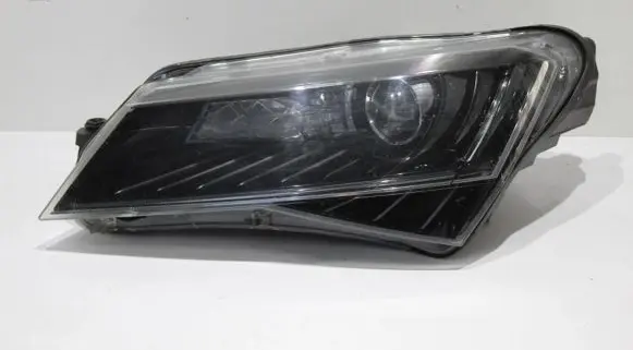 Skoda Superb B8 (3V) Headlight/headlamp 3V1941015B 1ZS01193925