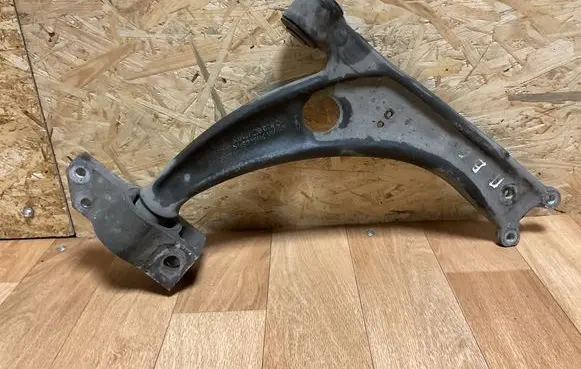 Volkswagen PASSAT B6 Front lower control arm/wishbone 3C0407153B