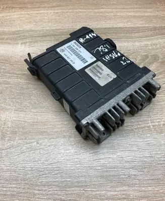 Volkswagen PASSAT B3 Engine control unit/module ECU 443907311D 0261200271