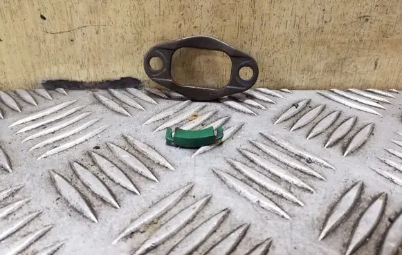 Land Rover Discovery 3 - LR3 Fuel Injector clamp holder