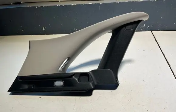 (D)pillar trim (top)