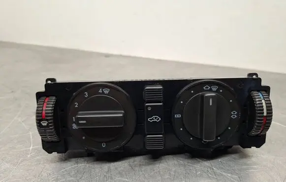 Mercedes-Benz C W202 Climate control unit 2028300485
