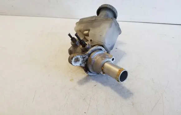 Suzuki Grand Vitara II Master brake cylinder 5Y01165J00
