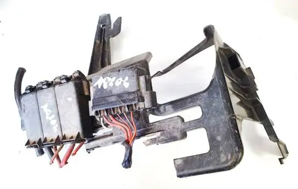 Seat Ibiza III (6L) Fuse box set 15993921