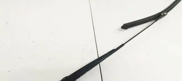 Volkswagen PASSAT B6 Front wiper blade arm 3C1955410B