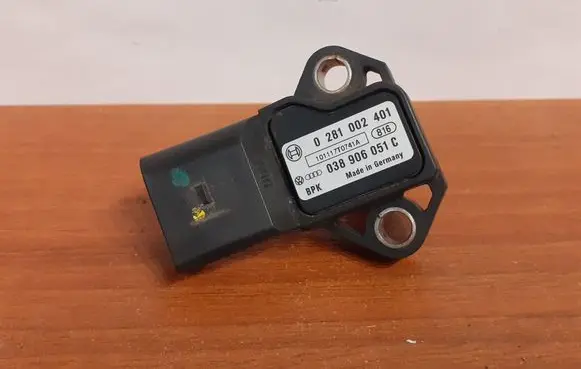 Audi A6 S6 C6 4F Air pressure sensor 038906051C 0281002401