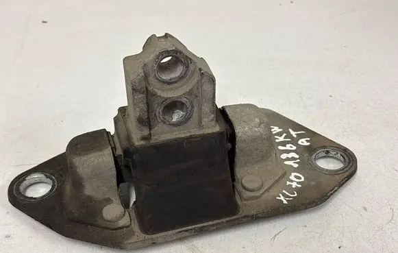 Volvo XC70 Engine mount bracket 30748811