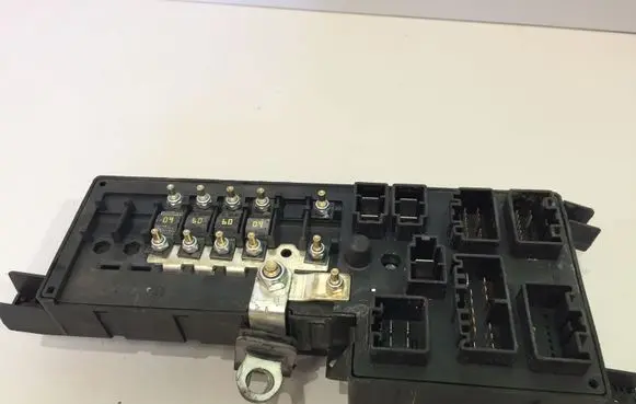 Volvo XC70 Fuse module 8637841 518322326