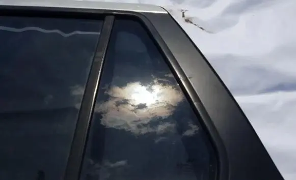 Hyundai Santa Fe Rear vent window glass 