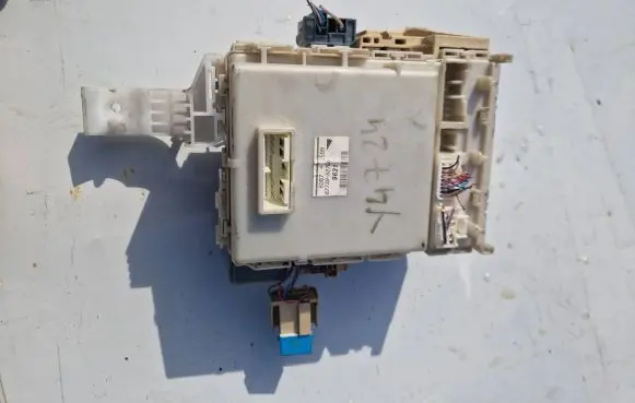 Toyota Yaris Fuse box set 82730-52700