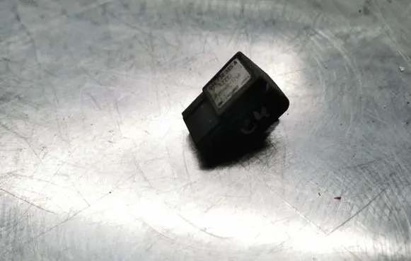 Audi A6 S6 C4 4A Air pressure sensor 046130385A