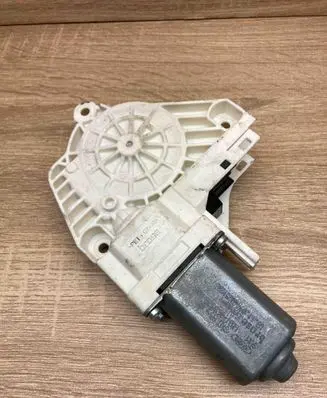 Audi A4 S4 B8 8K Front door window regulator motor 8K0959801A