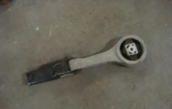 Seat Toledo IV (NH) Engine mounting bracket