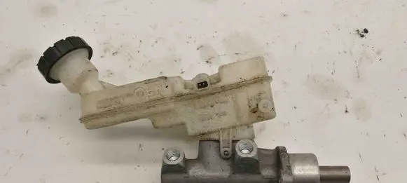Nissan Note (E11) Master brake cylinder