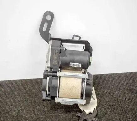 BMW 7 F01 F02 F03 F04 Front seatbelt 7382326